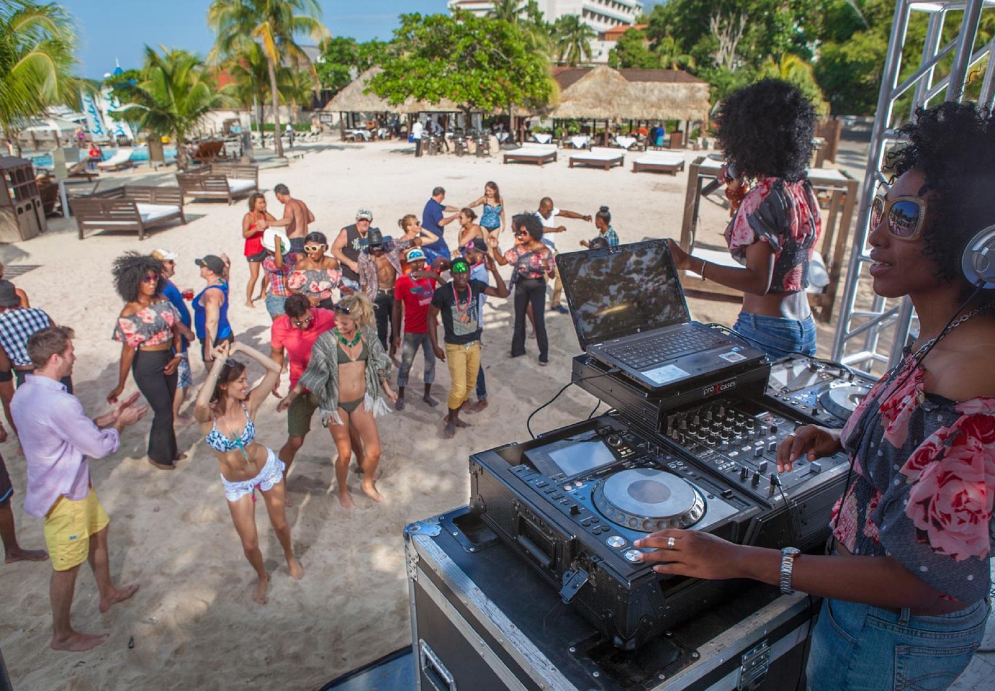 Sandals Ochi Beach Resort All Inclusive (Adults Only) Очо-Риос Экстерьер фото
